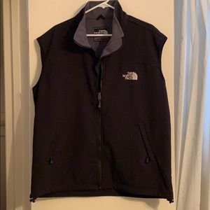 Men’s North Face vest